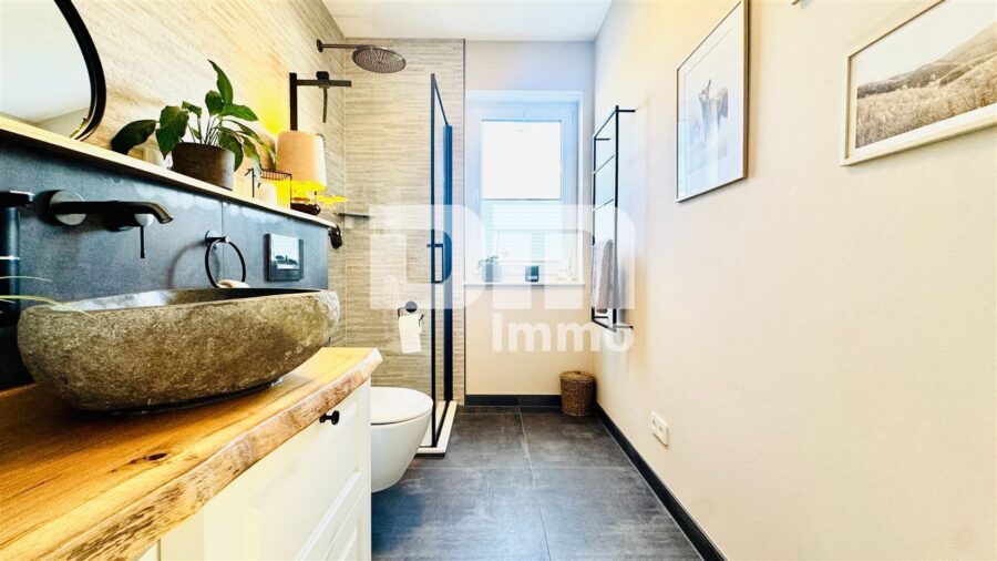 Exklusiver Neubautraum mit Premium-Ausstattung, großer Terrasse und Doppelgarage - EG Badzimmer / Dusche